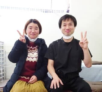 戸島 美紀様と院長のツーショット