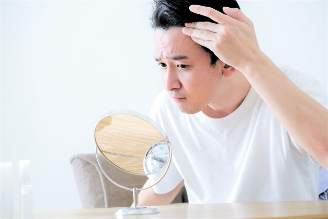薄毛は男性ホルモンが多いから起きるわけではない——DHT感受性・頭皮炎症・酸化ストレスを整える分子栄養学