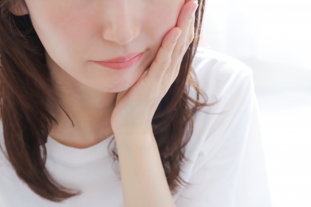 朝から顔がむくむ・体が重い理由｜水分・ミネラル・血糖から整える朝の不調