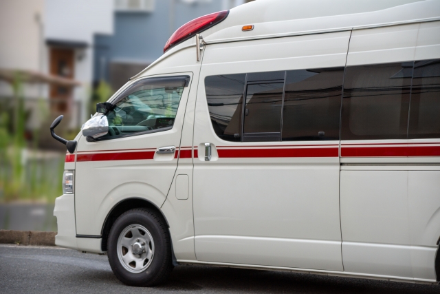 交通事故・むち打ち後に整形外科との併用や自賠責保険を活用しながら神経整体でケアを受けるイメージ