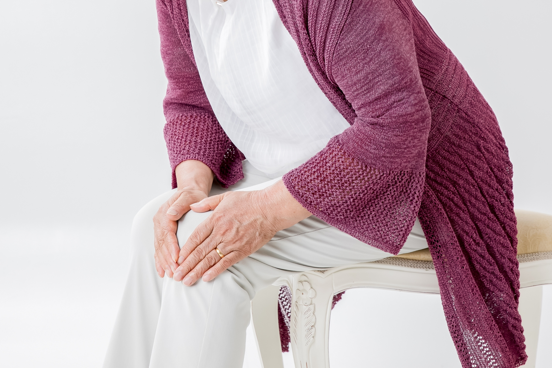 【枚方市】膝の痛みで「歩くのが怖い」方へ｜23年の結論、ヒアルロン酸より先にすべき「神経リセット」