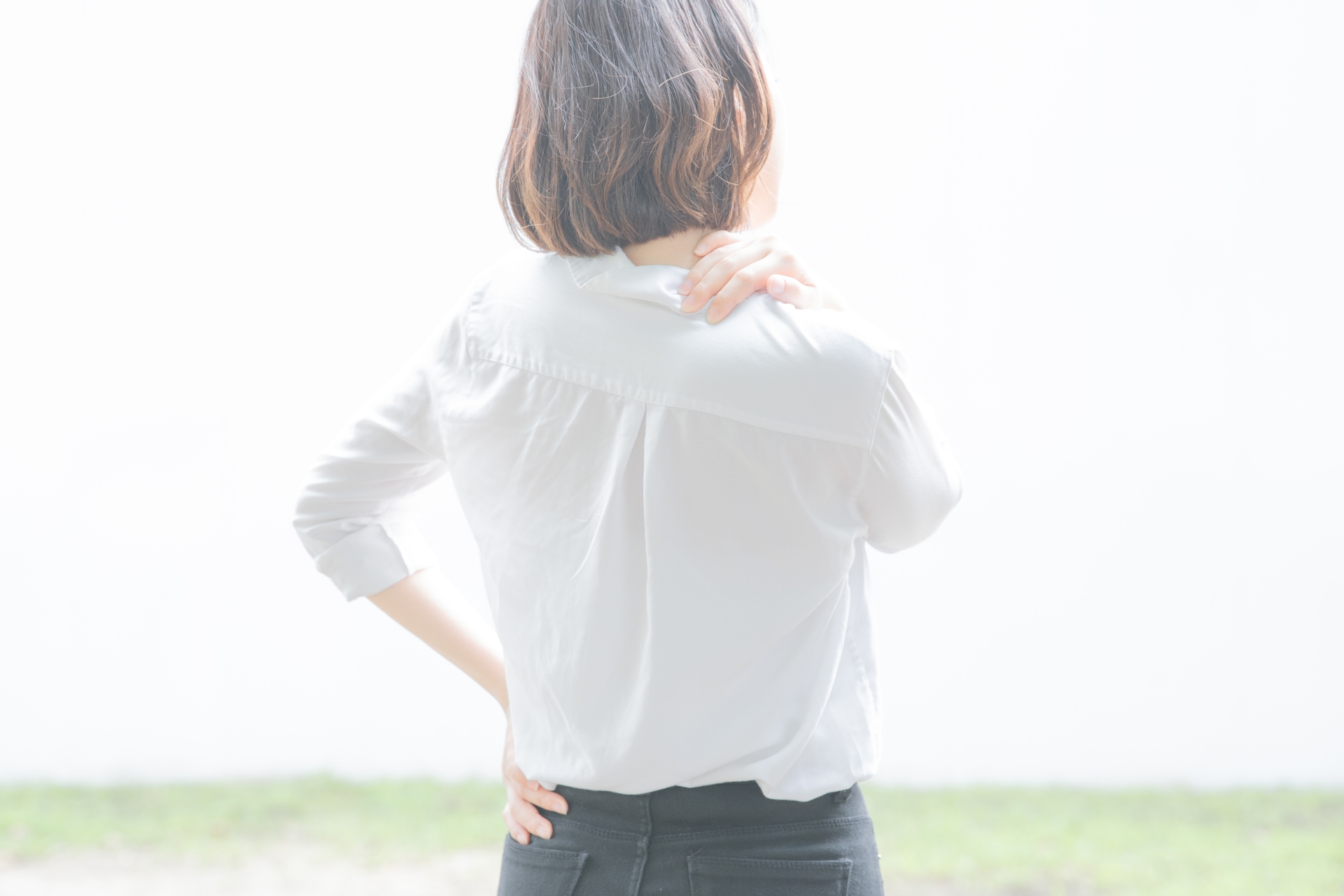 【枚方市】猫背になる5つの原因とは？日常生活の習慣から体の構造まで専門家が解説