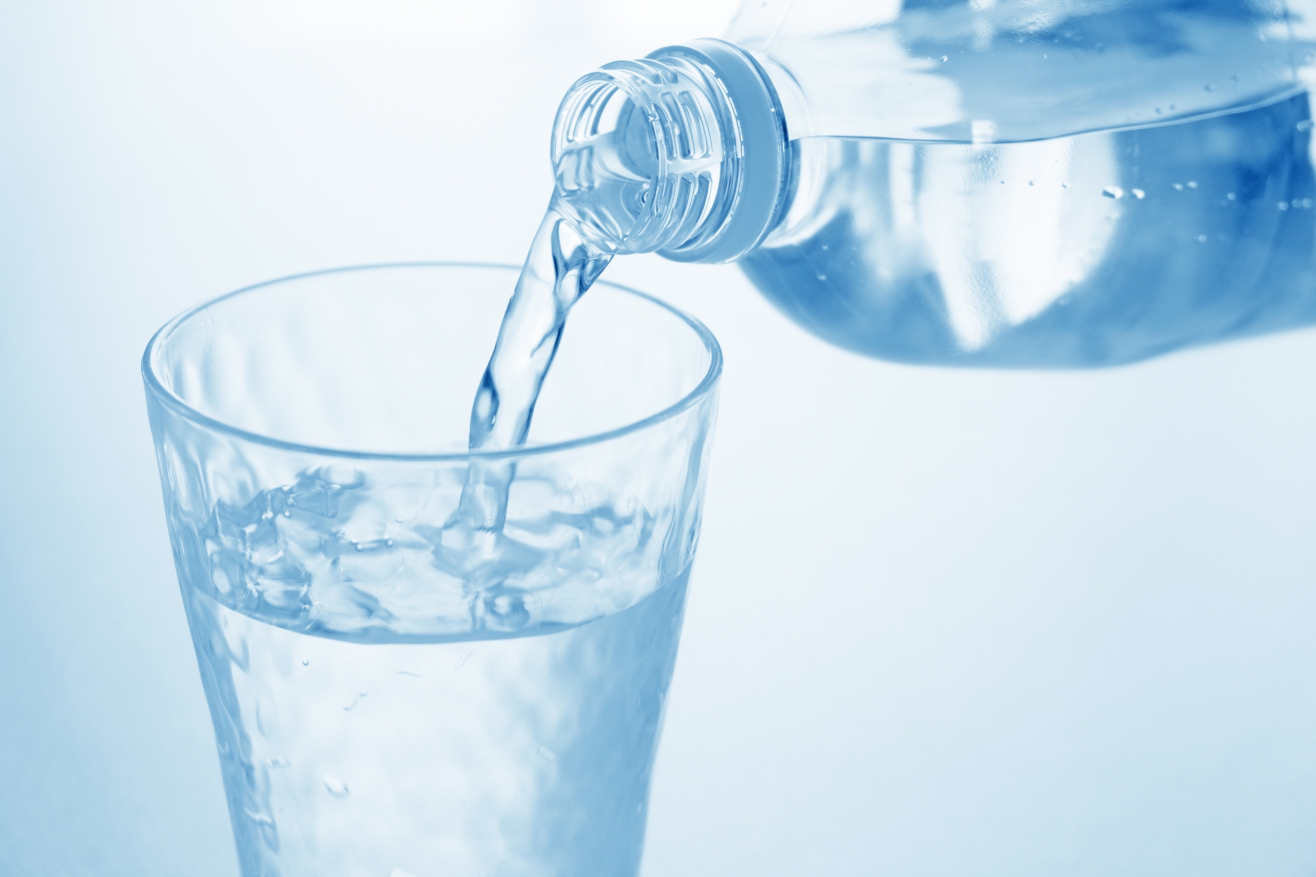 水だけでは足りない？細胞の脱水とミネラルの分子栄養学