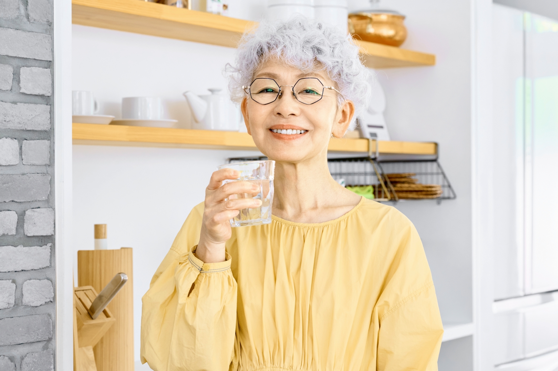 水をあまり飲まないと、体に何が起きるのか。気づきにくい脱水のサインと健康への影響