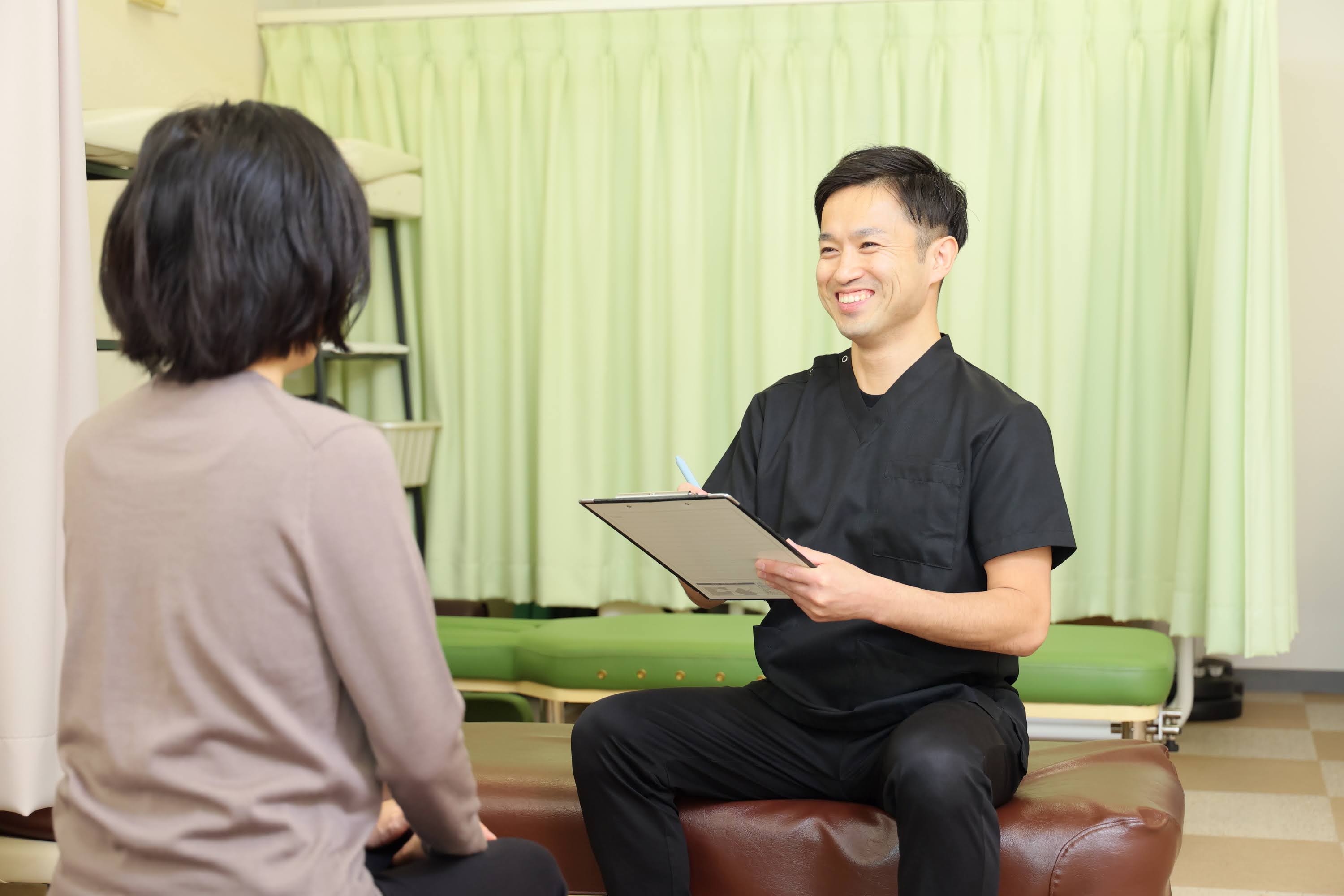 【枚方市】交通事故によるむち打ち（頸椎捻挫）症状と治療期間の完全ガイド