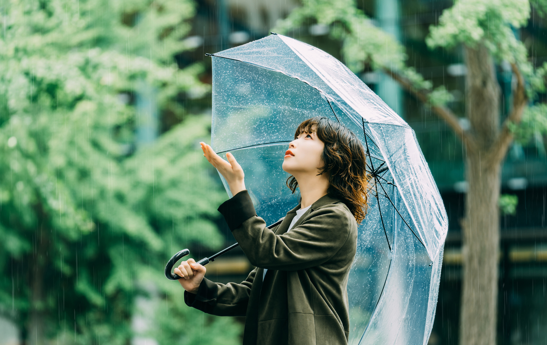 雨の日の不調は「気のせい」ではない｜気象病の正体と分子栄養学の解決策